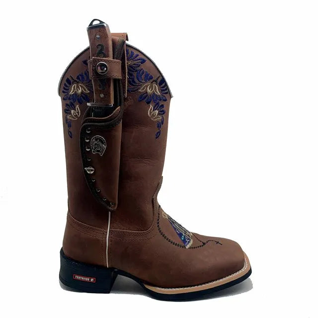 BotaFaca Padroeira
- Couro Crazy Horse Nescau | Bordado Azul e Bege