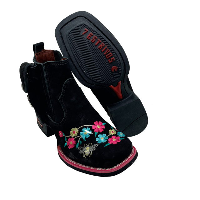BotinaCanivete Abelha
- Couro Nobuck Preto | Bordado Flores