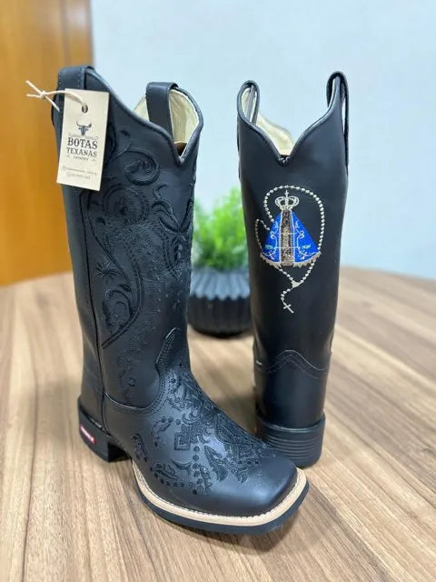 Texana Maria Alice - Couro Látego Preto/ Bordado Tribal Preto com Cruz e Padroeira