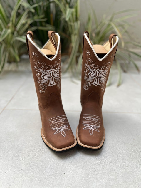 BOTA TEXANA BORDADO CRUZ BRANCA COURO MARROM