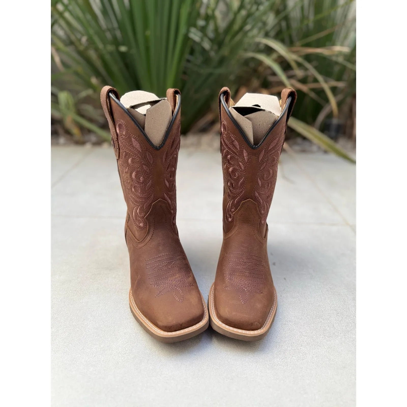 BOTA TEXANA - COURO HORSE NESCAU BORDADO RAMOS MARROM