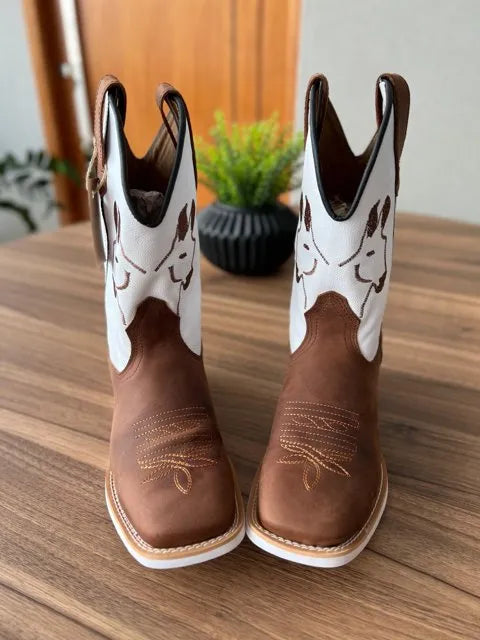 Texana Geovani - Couro Floatter Branco e Horse Nescau/ Bordado Mulas Marrom