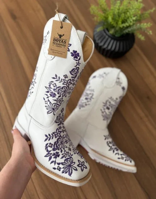 Texana Maitê - Couro Floatter Branco/Bordado Lilás Florência com Metais