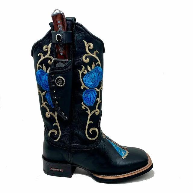 BotaFaca Padroeira Flor
                                    - Couro Látego Preto | Bordados Azul e Bege