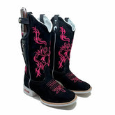BotaFaca Primavera
                                    - Couro Nobuck Preto | Bordado Rosa | Solado Branco