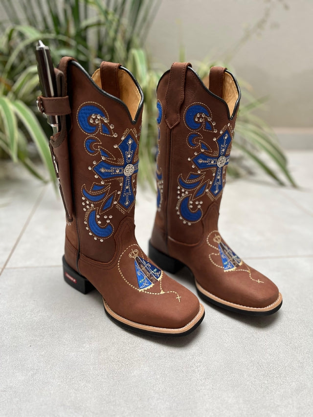 KIT TEXANA BORDADO CRUZ E NOSSA SENHORA AZUL COM METAIS COURO MARROM + BAINHA + FACA
