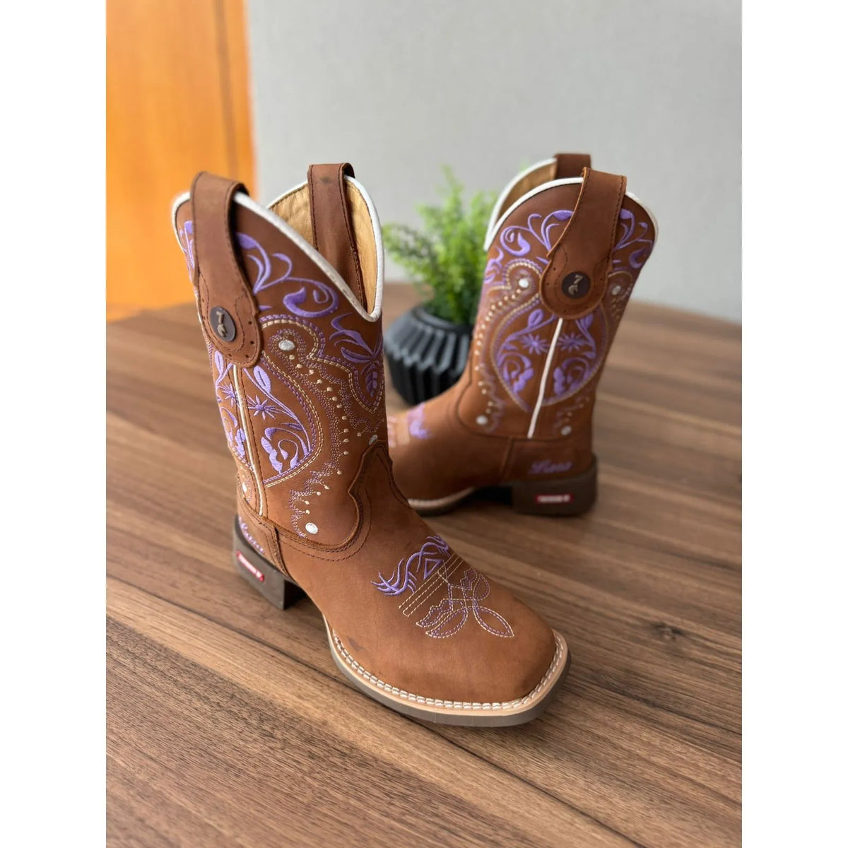 BOTA TEXANA - COURO MUSTANG BORDADO FLORÊNCIA ROXO