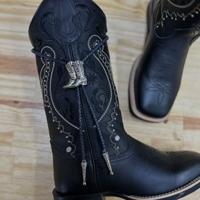 GRAVATA COUNTRY - CORDÃO PRETO PINGENTE BOTA