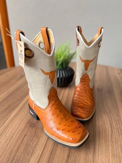 Texana Lucca - Couro Off-White e Avestruz/ Bordado Touro Caramelo