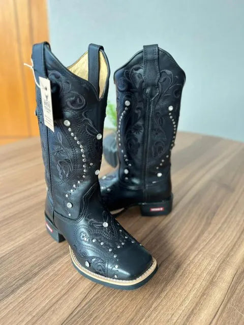 Texana Alice - Couro Látego Preto/Bordado Tribal Preto com Metais
