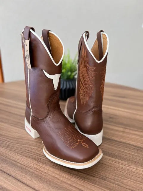 Texana Lucca - Couro Látego Marrom/Bordado Touro Branco