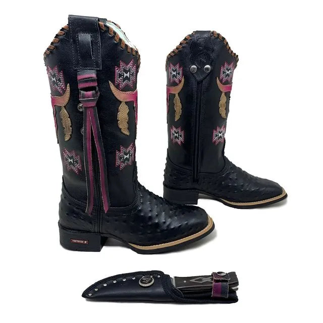 BotaFaca Touro Brinco
                                    - Couro Látego Preto | Gáspea Estilizado em Avestruz | Detalhes Rosa