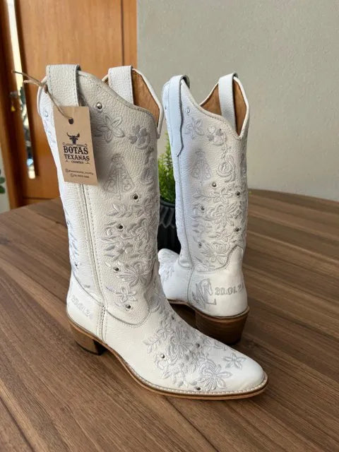 Texana Maitê Bico Fino - Couro Floatter Branco/Bordado Florência Branco com Padroeira