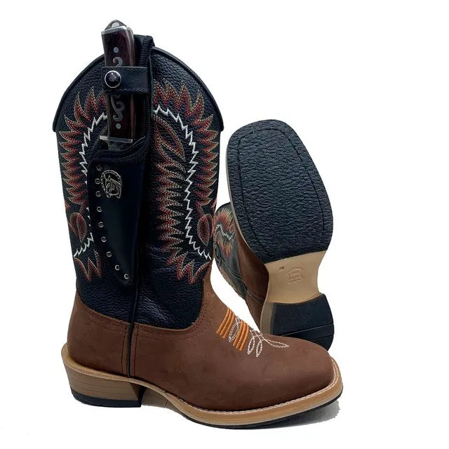 BotaFaca Rústica 
                                    - Couro Cano Floater Preto | Couro Gáspea Crazy Horse Nescau | Bordados Vermelho e Ferrugem