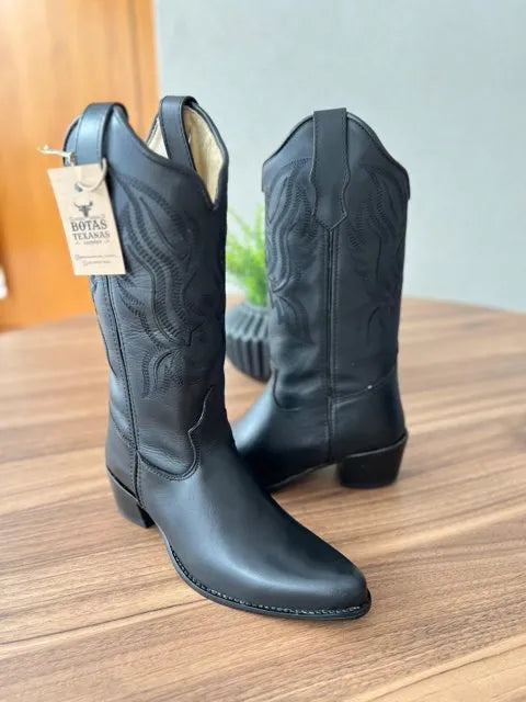 Texana Jhenifer Bico Fino - Couro Látego Preto/Ramos All-Black
