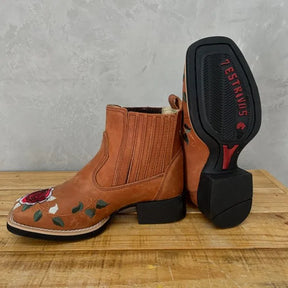 BotinaCanivete Amanda
                                    - Couro Crazy Horse Telha | Bordado Flores