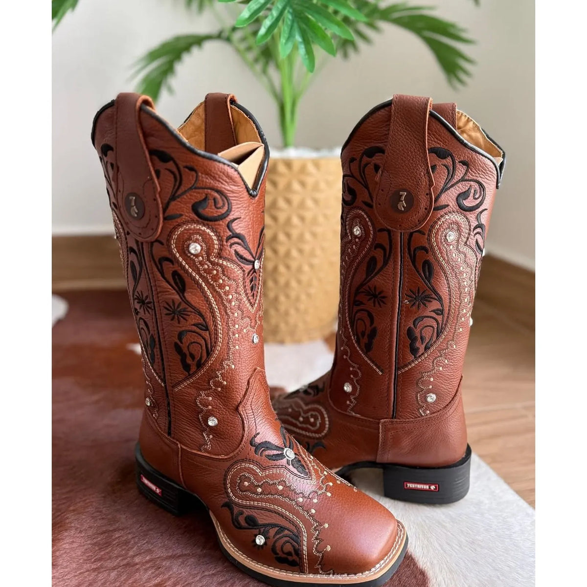 Bota Texana - Couro Látego Bordado Florência Preto e Bege Com Strass