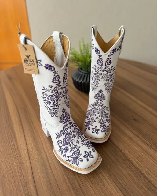 Texana Maitê - Couro Floatter Branco/Bordado Lilás Florência com Metais