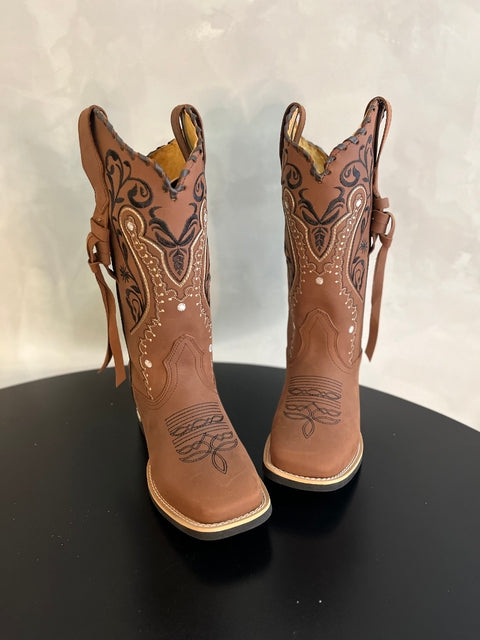 BOTA TEXANA TRIBAL E FLORÃO PRETO COURO MARROM COM TRICÊ E TIRINHAS